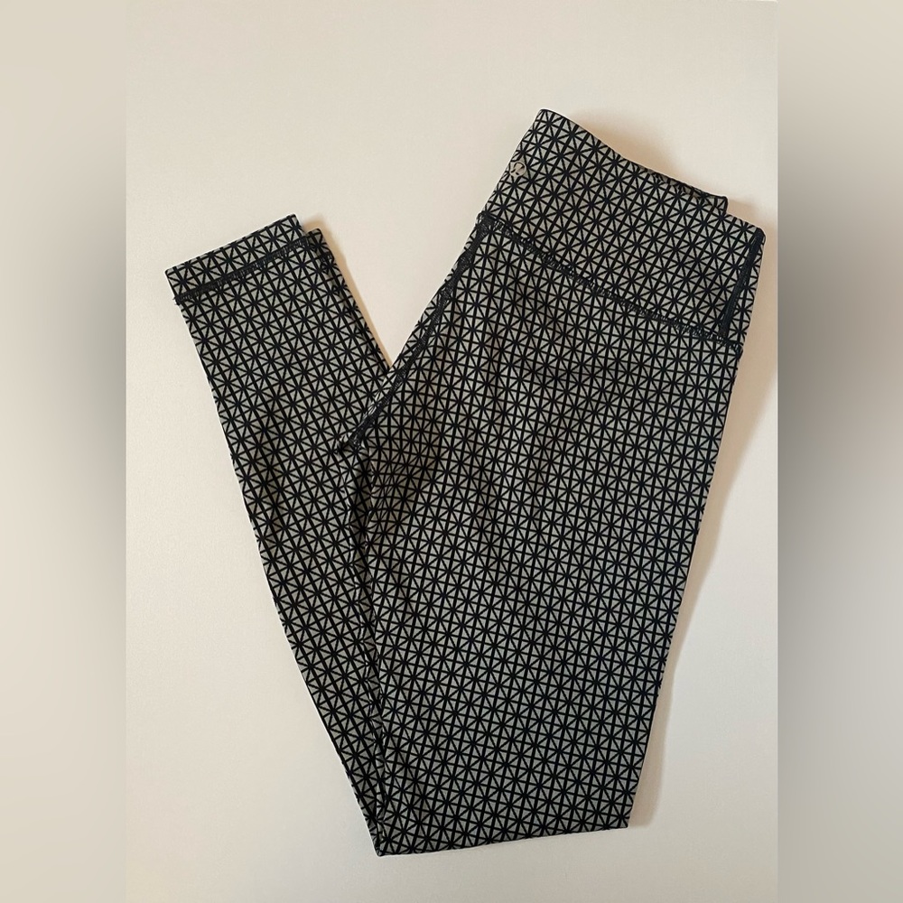 lululemon Wunder Train Tight 31"; Size 8; like new